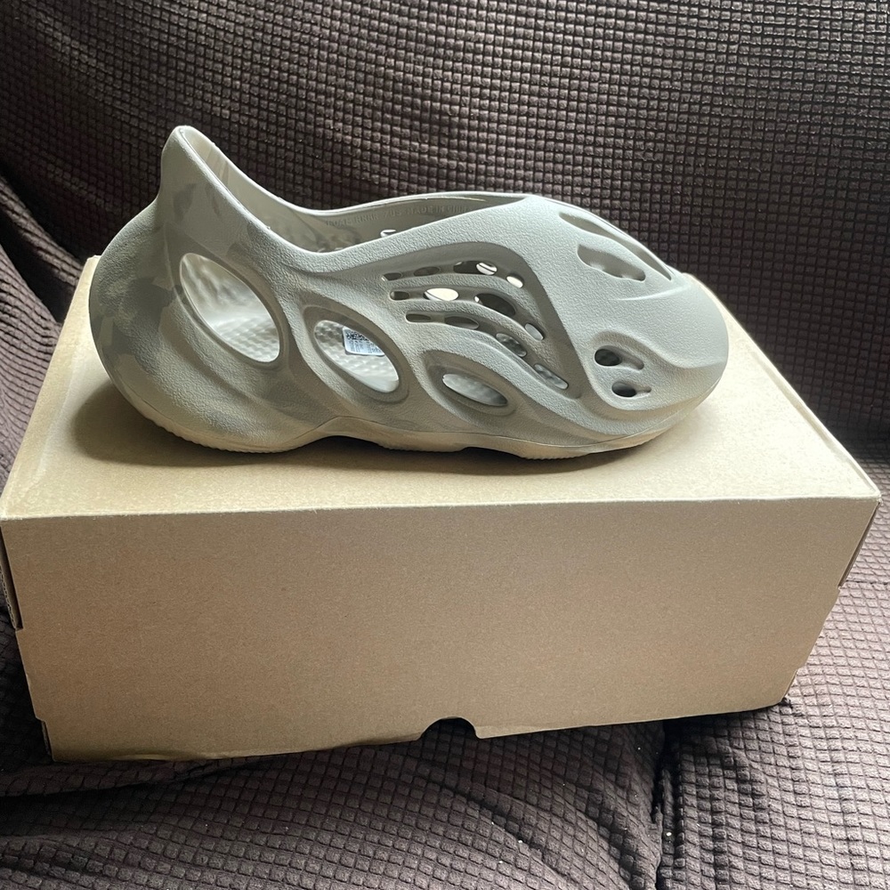 Adidas Yeezy Foam Runner “Stone Sage” sz 7